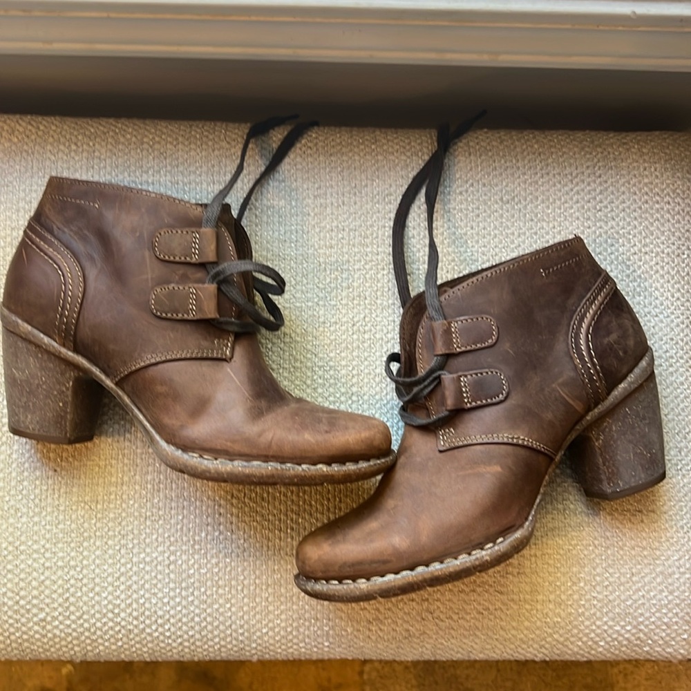 Clarks rustic ankle boots 7.